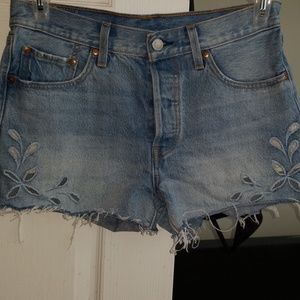 Womens Levi's shorts nwot